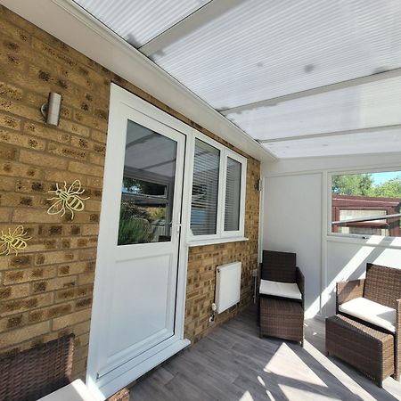 Bumblebee Bungalow - With Separate Office And Gaming Space By Catchpole Stays Colchester Dış mekan fotoğraf
