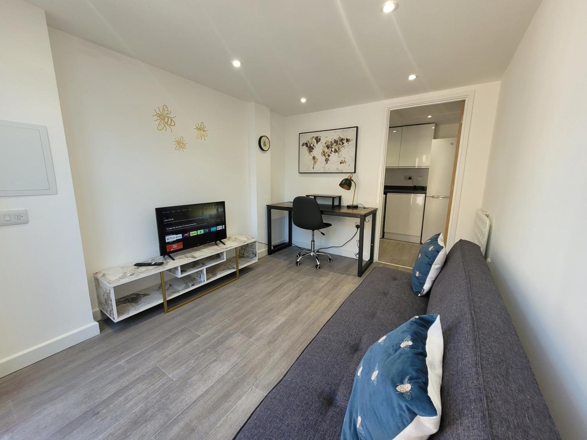 Bumblebee Bungalow - With Separate Office And Gaming Space By Catchpole Stays Colchester Dış mekan fotoğraf